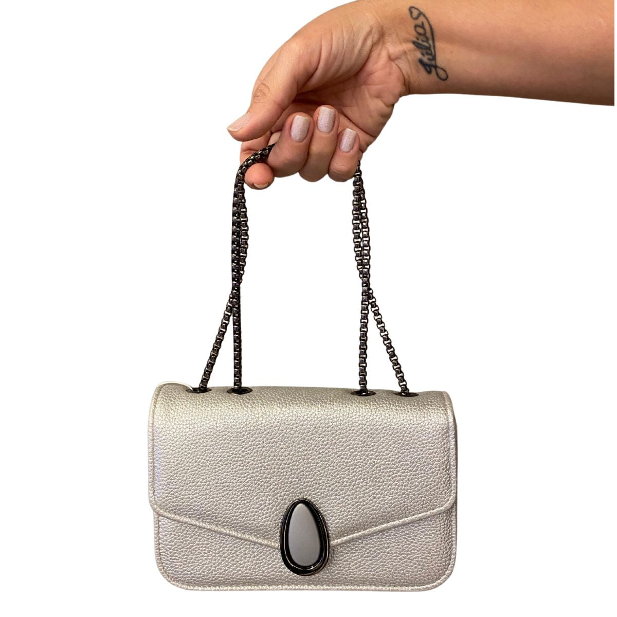 Bolsa Feminina com Corrente e Fecho Magnético