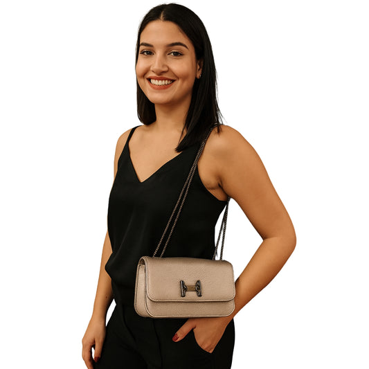 Bolsa Feminina com Corrente e Fecho Magnético